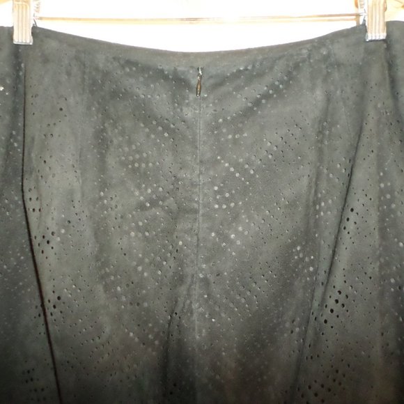 Carina New York Black Perforated Suede Midi Skirt Sz 16 - Picture 3 of 5